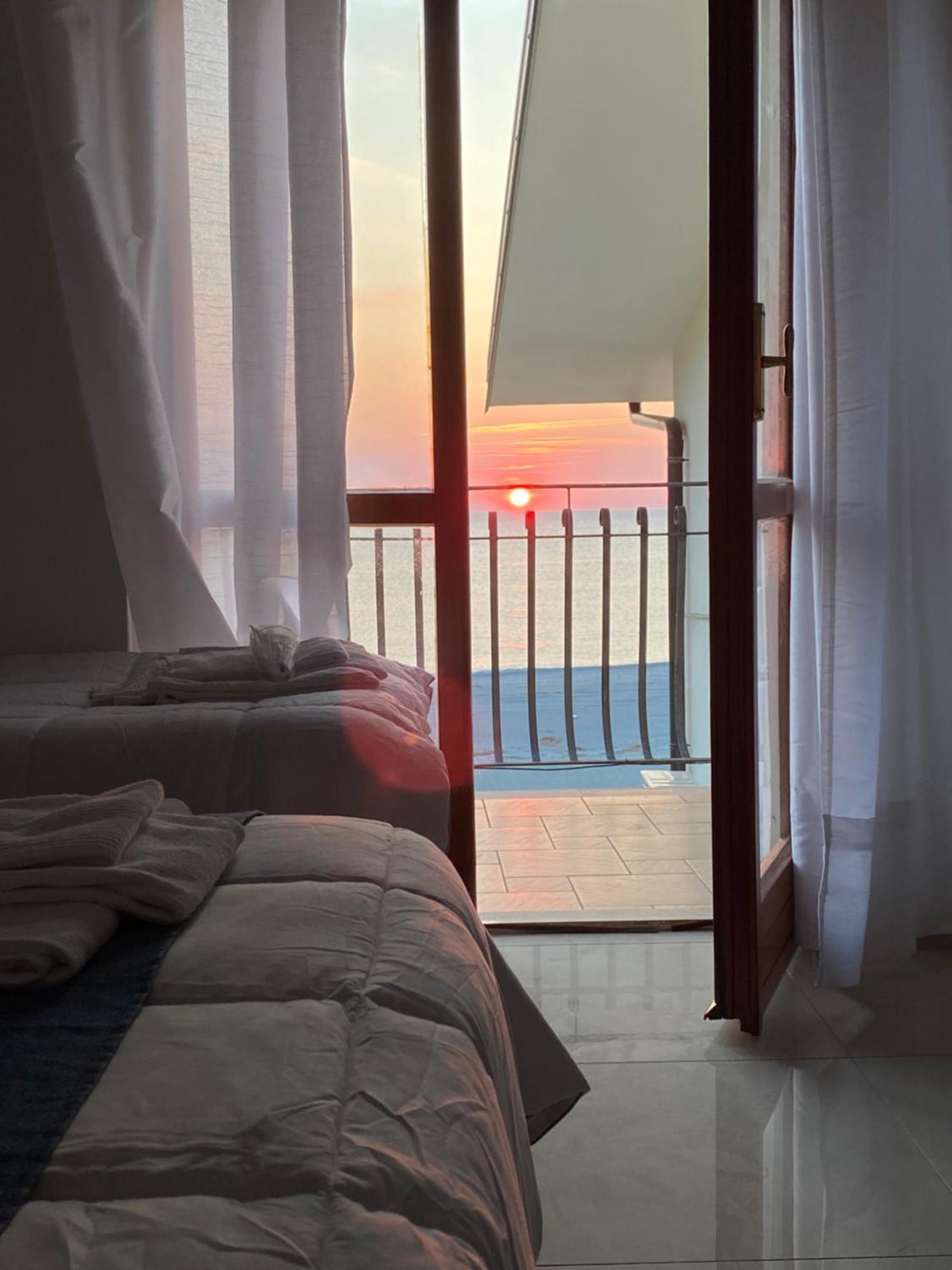 Vista Al Tramonto B&B Falerna Luaran gambar